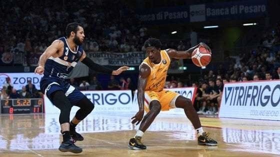 Basket, Pesaro scioglie le riserve: ''Restiamo in serie A"