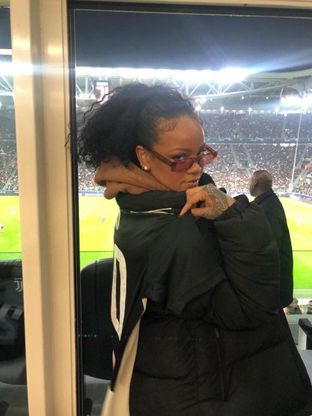 Juventus-Atletico, allo Stadium c'è Rihanna con la maglia bianconera