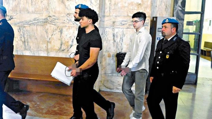 Lo studente accoltellato abbraccia in aula il suo aggressore: “Verrò a trovarti in carcere”
