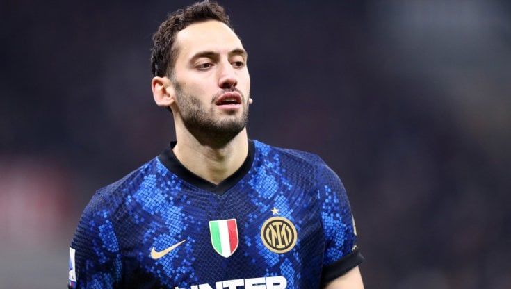Inter, da fantasista a mezzala: il nuovo volto Calhanoglu
