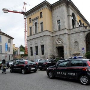 Monza, curatore fallimentare in manette: spendeva in auto e prostitute i soldi delle societ&agrave;