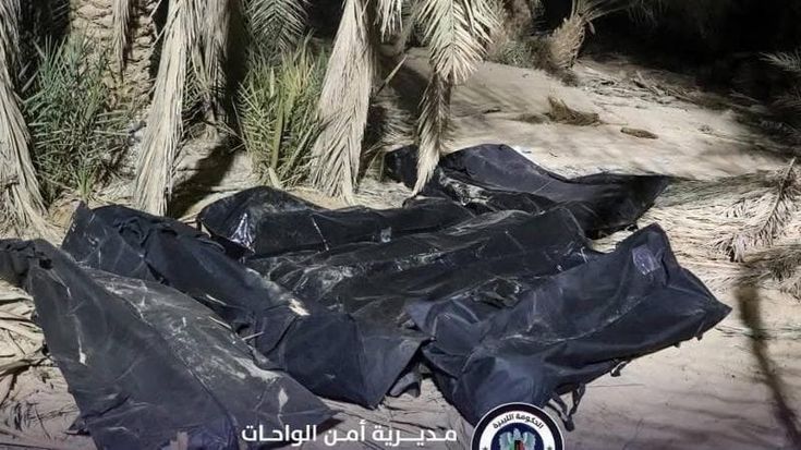 Libia, uomini uccisi con un colpo alla nuca e gettati in una fossa comune. “A Kufra almeno 70 corpi”