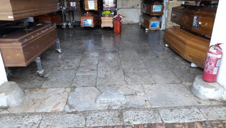 Cimiteri, Esercito in soccorso del Comune contro l'emergenza sepolture