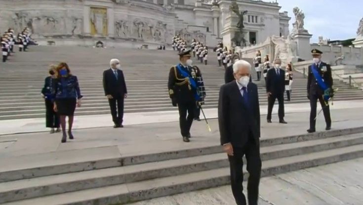 2 giugno, Mattarella: "Il processo di crescita e consolidamento della democrazia non si è mai interrotto"