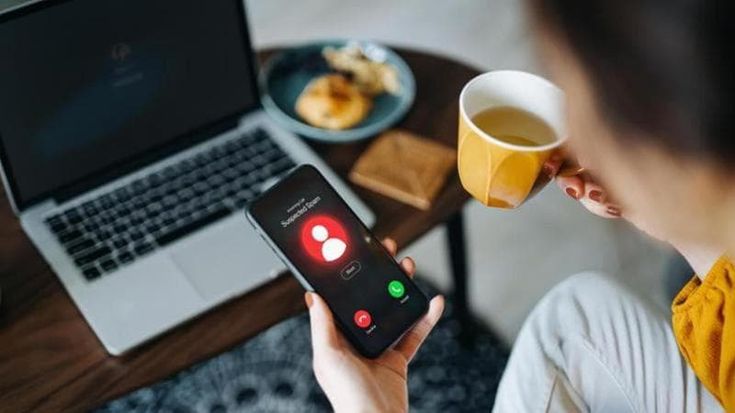 Doppia truffa telemarketing, con promesse false: come difendersi