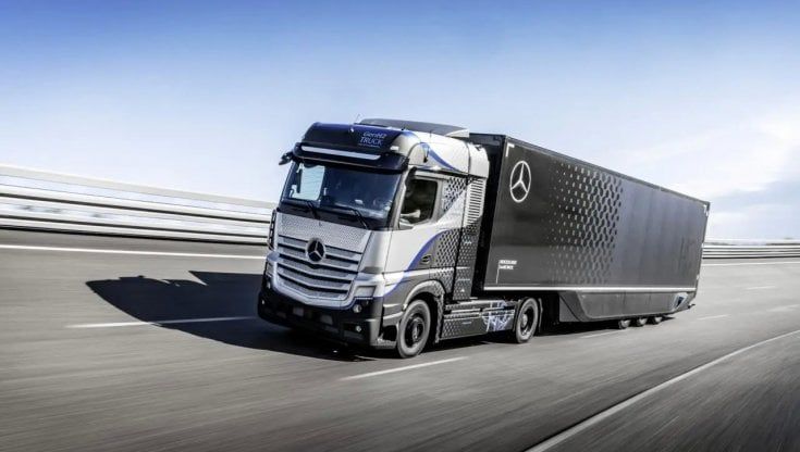 Camion a idrogeno Mercedes, di serie nel 2027