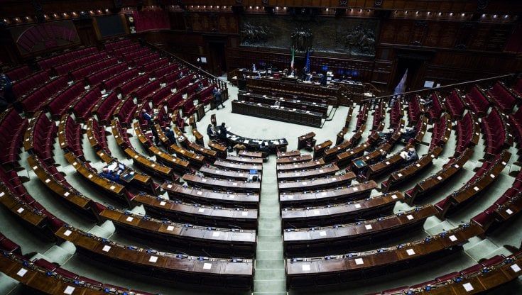 Rush finale per la Manovra. Il negoziato post-Brexit tiene il mercato sulle spine
