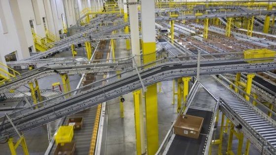 La rivoluzione dei robot che ha cambiato Amazon è pronta a sbarcare in Italia