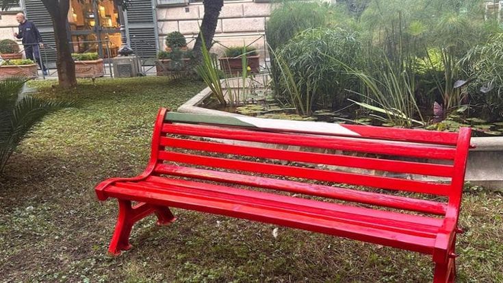 Panchina rossa col tricolore, La Russa: “Questione di emergenza nazionale, appartiene a tutta l’Italia”