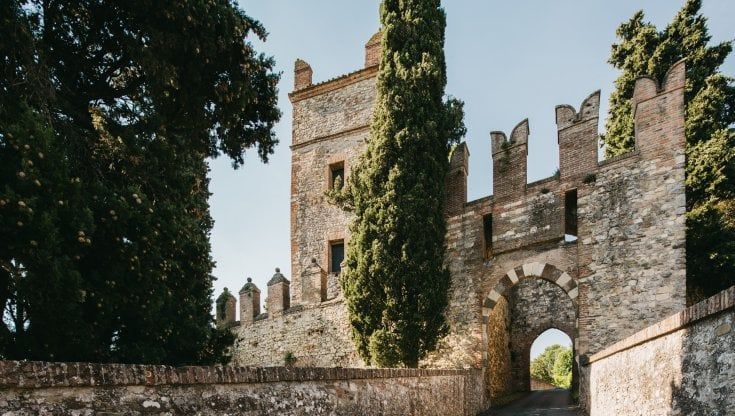 Sulle colline bolognesi c'è un castello in vendita. E gli americani si fanno avanti