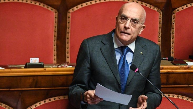 Comunali a Milano, Albertini irritato con Forza Italia si sfoga con i suoi: i dubbi sulla candidatura nella corsa a sindaco