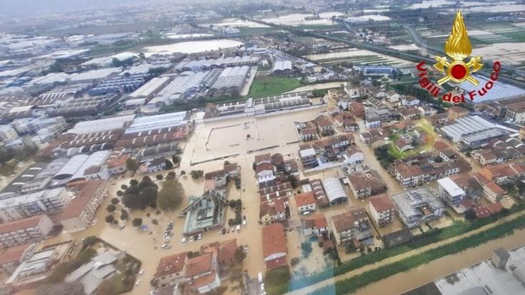 In un giorno la pioggia che cade in un mese: “Anche le previsioni in tilt”