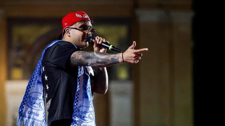 Il messaggio di Geolier dal palco: “Basta con le vittime innocenti, una generazione è in pericolo”