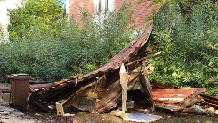 Tromba d’aria a Firenze, si ribalta un camper, due feriti. Danni a Viareggio e sulla costa