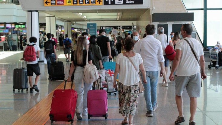 Covid, tutti i dubbi sui viaggi all'estero: le agenzie prese d'assalto