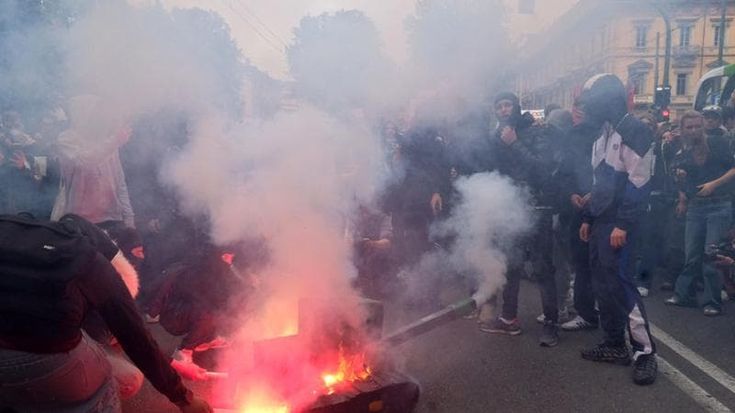 I genitori dei minori incappucciati fermati al corteo per la scuola: “Chiediamo scusa per loro”