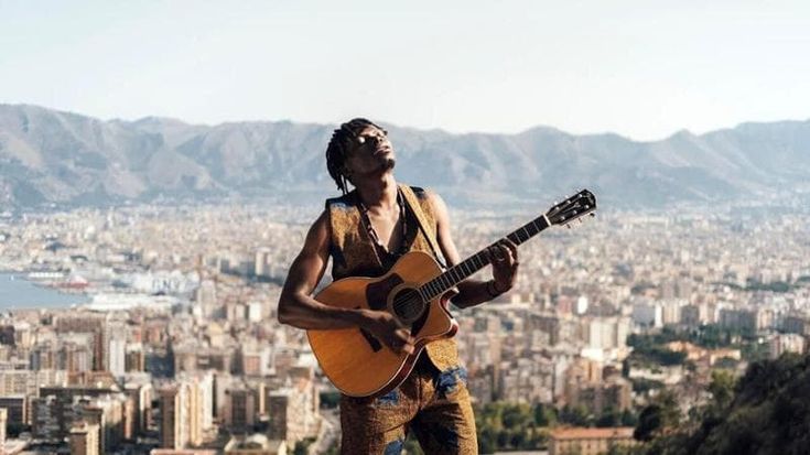 Esami orali, c’è anche il cantante Chris Obehi: “La musica emoziona come Kandinskij e l'astrattismo”