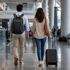 Aerei, corsa allo zaino perfetto: gli italiani si preparano alle regole Ue puntando sul sottovuoto