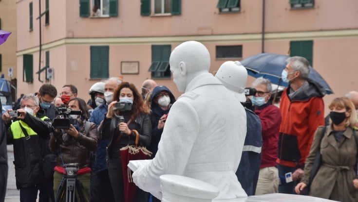 Il rischio di cadere nel ridicolo sulla statua a Giorgio Parodi