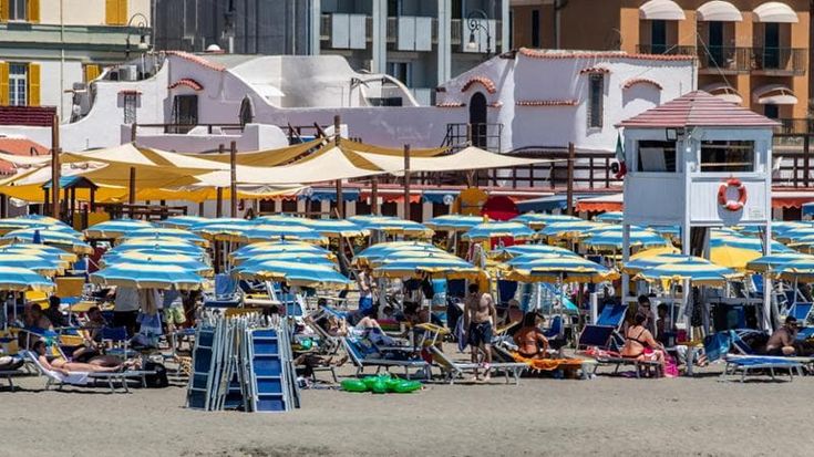 Ostia, via alla stagione balneare: si parte il 10 maggio con aperture anticipate già dal primo