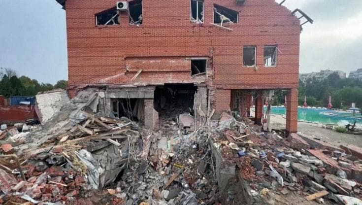 Attacco russo a Zaporizhzhia, due morti. Distrutti edifici civili