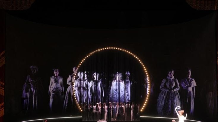 Un Faust scenografico tra visioni e luna park