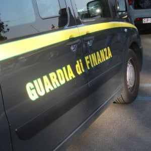 Latina, false ricette mediche per vendere il Viagra a nero: sette arresti