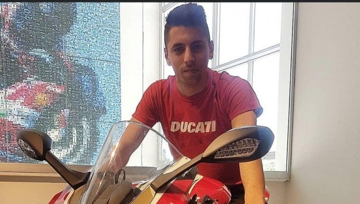 Bologna, Andrea Torcaso, 25 anni muore schiantandosi in moto contro un'auto