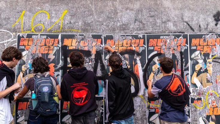 Milano, shock e rabbia per lo studente massacrato davanti al liceo: “È violenza neofascista”