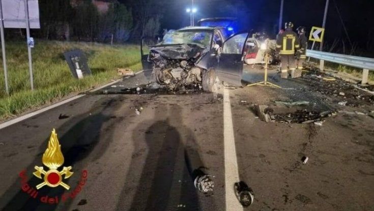 Scontro fra due auto in provincia di Asti, morti un 23enne e tre 30enni