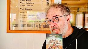 Spritz, osti anarchici e sedie spaiate: Andrea Pennacchi difende l’osteria dalla solitudine