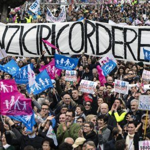 Family day, gli organizzatori: "Appello alla coscienza cattolica di Renzi".  Pd: "Rispetto per piazza, faremo buona legge"