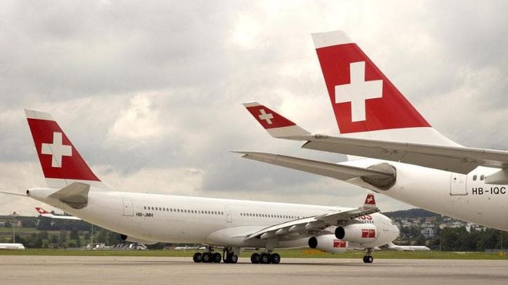 Svizzera, cercano di guidare un aereo da ubriachi: due piloti di linea fermati dai colleghi