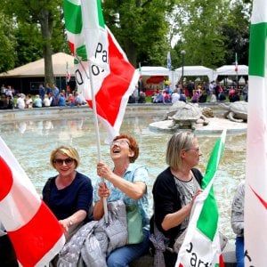 Firenze, al via la Festa de L'Unità: ci sono anche Renzi e Bersani
