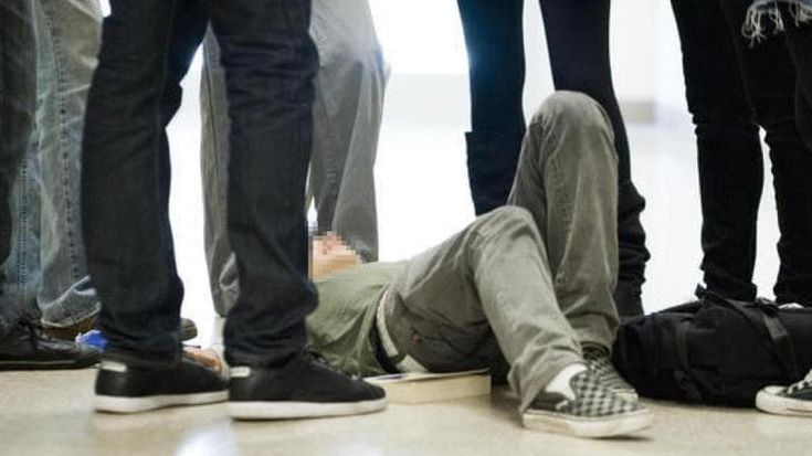 Reggio Calabria, bullismo in classe: denunciati 5 minorenni