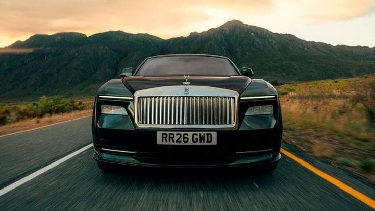 Rolls Royce lancia la Series II dell’elettrica Spectre, anche in versione Black Badge