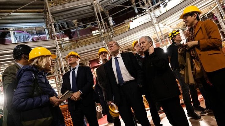 Il detour di Verdone al Teatro Valle: “Una gioia la riapertura, ci venivo con i miei”