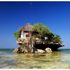Zanzibar, una pasto tra le onde: il ristorante è sullo scoglio