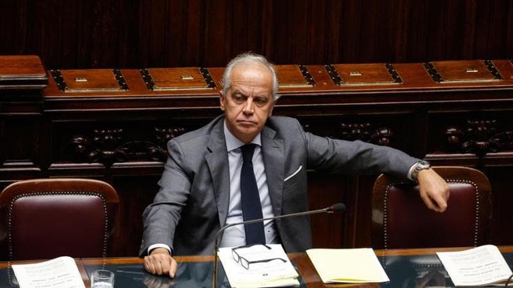 Il consiglio del Viminale per le relazioni con l’islam si dimette in polemica con Piantedosi