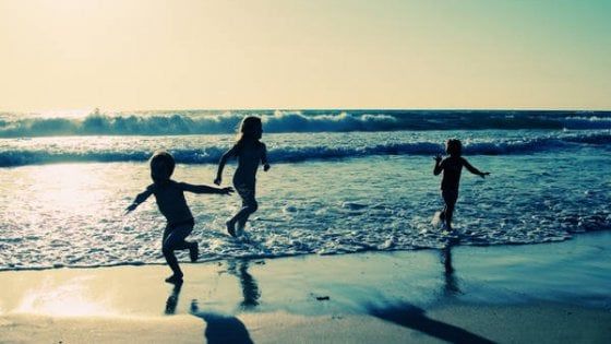 Bambini, i giochi da fare in vacanza che aiutano a crescere