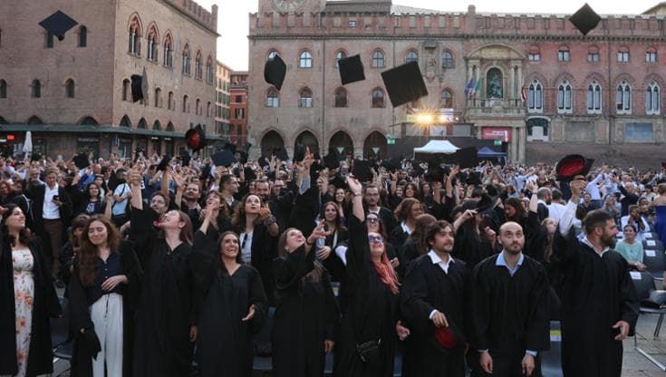 Un giovane arriva e nove se ne vanno