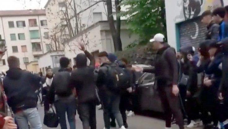Guerriglia per il video di Neima Ezza, la zona 7 non è una banlieue ma la politica ora faccia il passo avanti