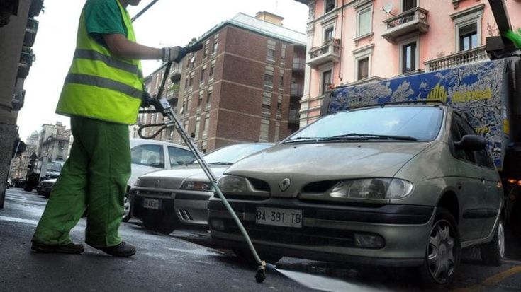 Lavaggio stradale, Amsa amplia il servizio di spazzamento globale: altri cento km di vie senza più divieti