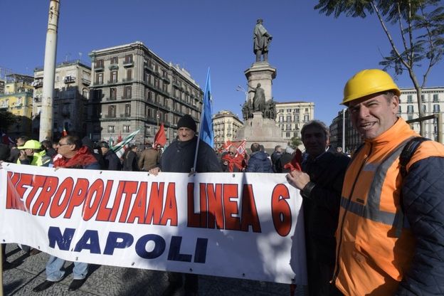 Napoli, corteo dei lavoratori edili di Campagnia, Basilicata, Calabria e Puglia