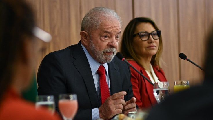 Lula accusa i militari e attacca Bolsonaro: "È uno squilibrato"