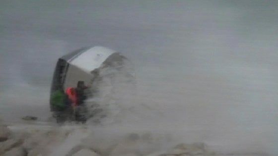 Naufragio di Rimini, recuperati i corpi dei tre dispersi: 4 le vittime