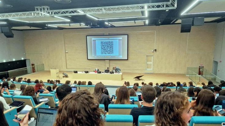 Medicina senza test, al via tra aule (anche online) affollate e speranze: “Qui per farci le ossa”