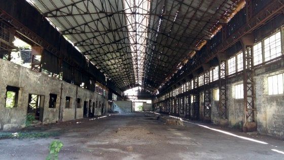 Bari, il giallo della donna avvolta nel cellophane: "Chi ha avvertito la polizia sa come è stata uccisa"