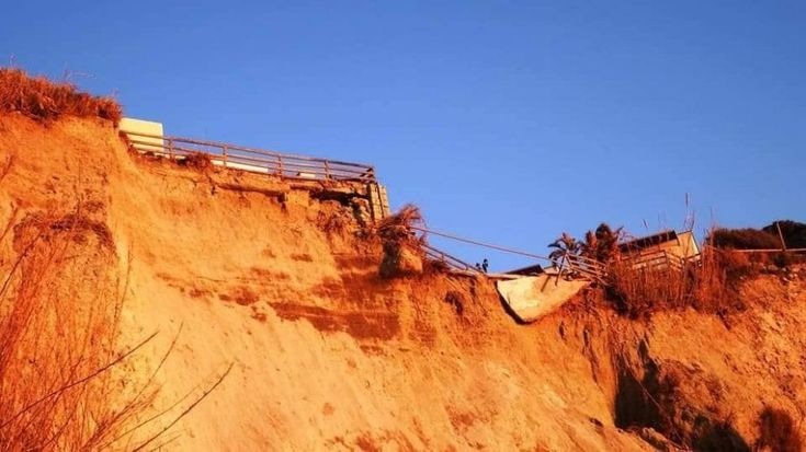  Ischia, la spiaggia di Cava continua a franare. I Verdi: “Incuria inaccettabile”