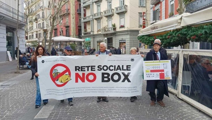 Napoli, corteo e volantinaggio contro i nuovi box auto al Vomero